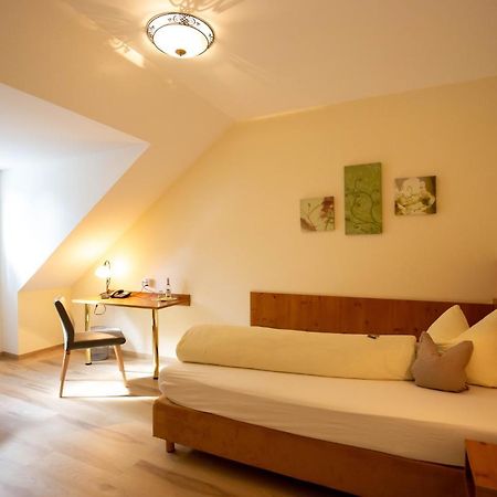 Gasthaus Und Hotel Goettler Josef Rumeltshausen エクステリア 写真